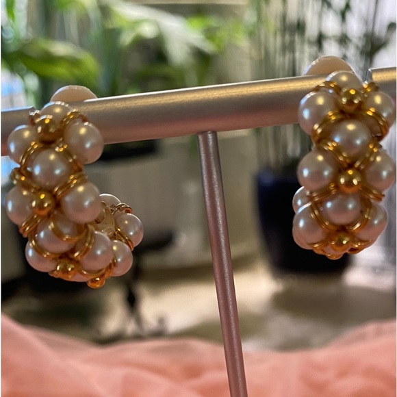 Avon Jewelry - VINTAGE AVON PEARL EARRINGS